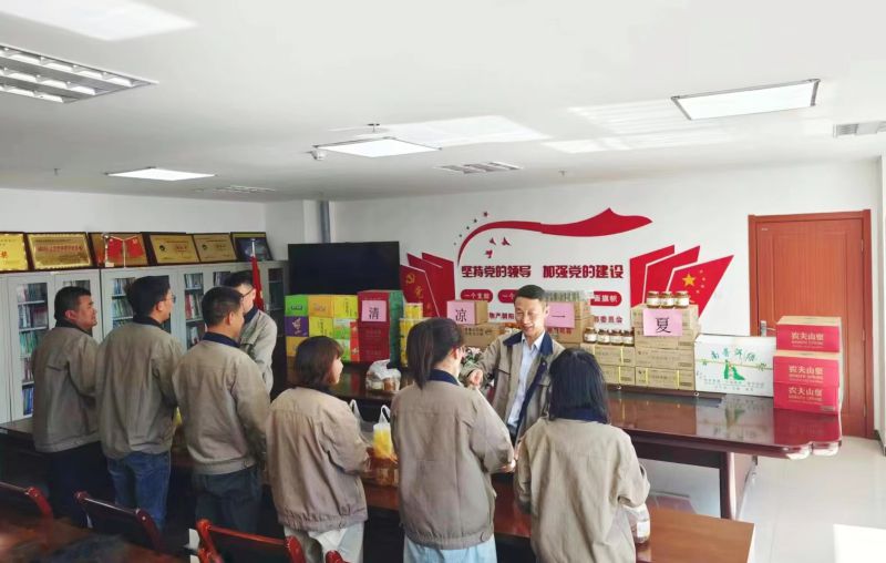 情系職工，夏送清涼&mdash;&mdash;朝物開投公司開展夏日送清涼活動(dòng)