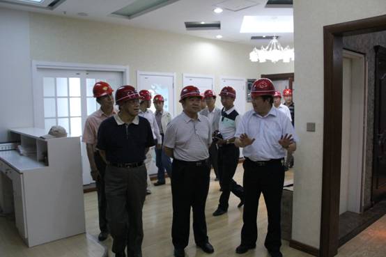 青海省經(jīng)濟委員會黨組書記、主任，省國資委  黨委副書記、副主任吳海昆實地考察物產(chǎn)集團重點項目