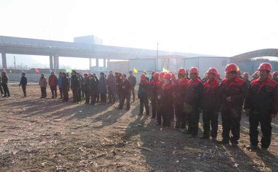 揚鞭策馬喜圓發(fā)展夢，萬眾一心共筑新長城