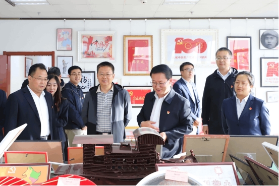 省農(nóng)村信用聯(lián)社與省物產(chǎn)集團(tuán)聯(lián)合開展&ldquo;傳承紅色文化  堅(jiān)定理想信念&rdquo;主題黨日活動