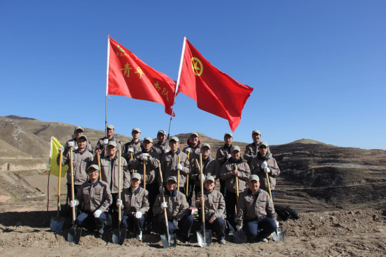 有一種奉獻(xiàn)叫&ldquo;五四精神&rdquo;，有一種擔(dān)當(dāng)叫&ldquo;青年突擊隊(duì)&rdquo;