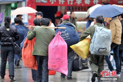 聚焦春節(jié)&ldquo;恐歸族&rdquo;：近鄉(xiāng)情怯，恐懼何來？(圖)